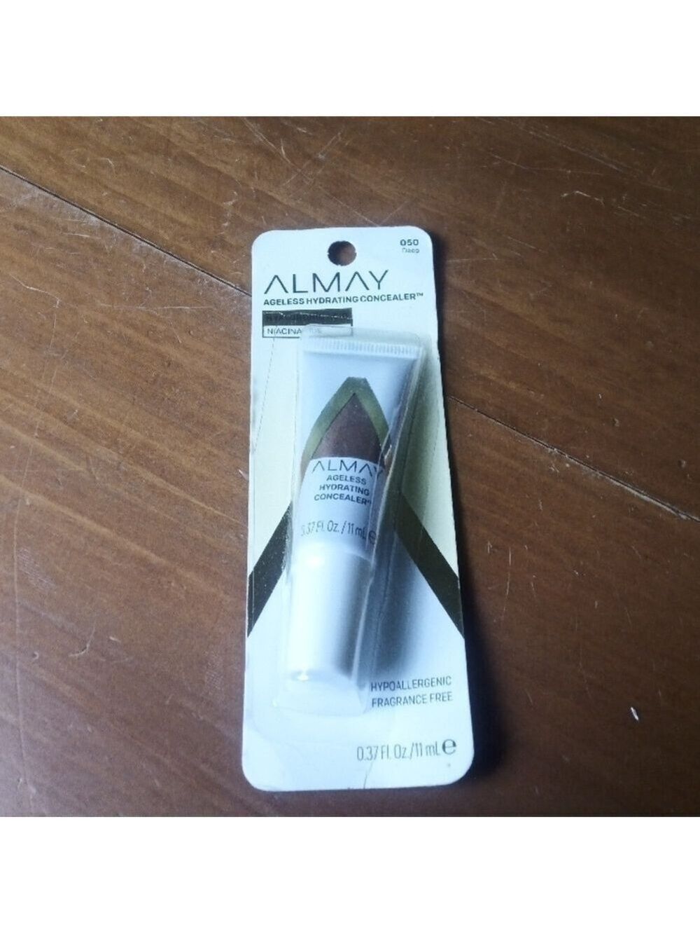 Almay Deep 050 Ageless Hydrating Concealer